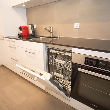 Modern In With Free Baselcard Apartment