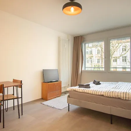 Apartment Modern In With Free Baselcard *